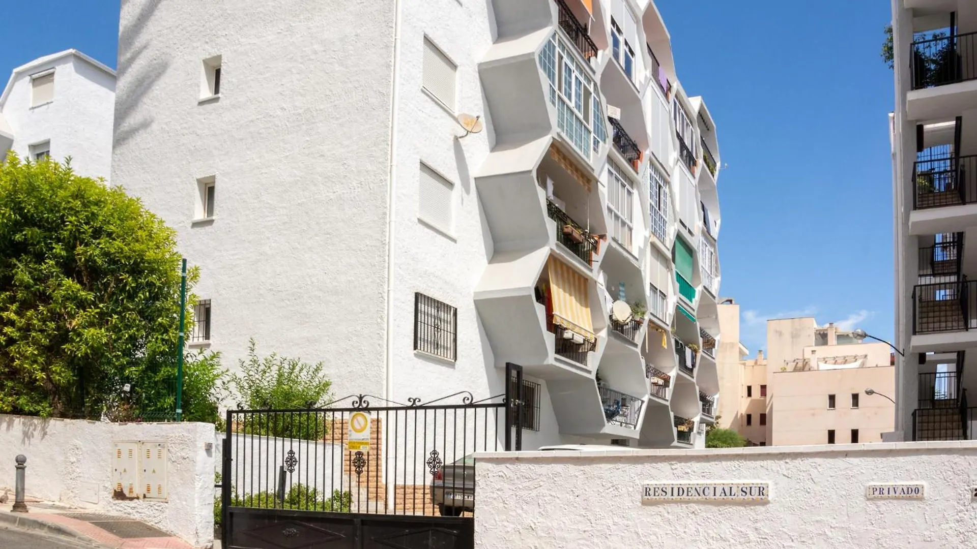 Casa Anselmsson - Your Dream Duplex Escape With A Pool Torremolinos 0*,  Espanha
